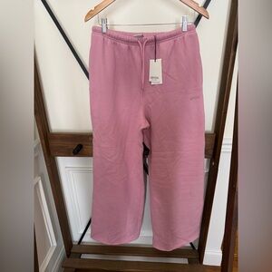 NWT size Medium Aritzia Mega Flutter sweatpants